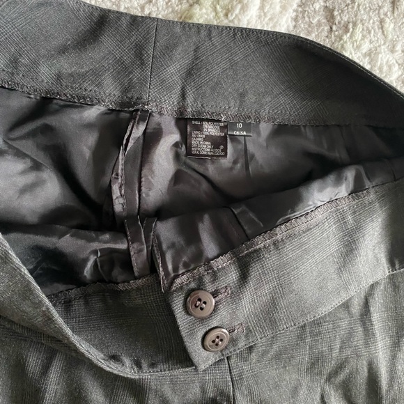 BN Tahari Blazer and Pantsuit Set - Picture 8 of 10